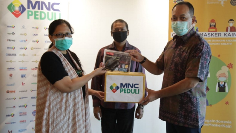 MNC Peduli Serahkan Ribuan Masker Kain untuk PT KCI dan Blue Bird