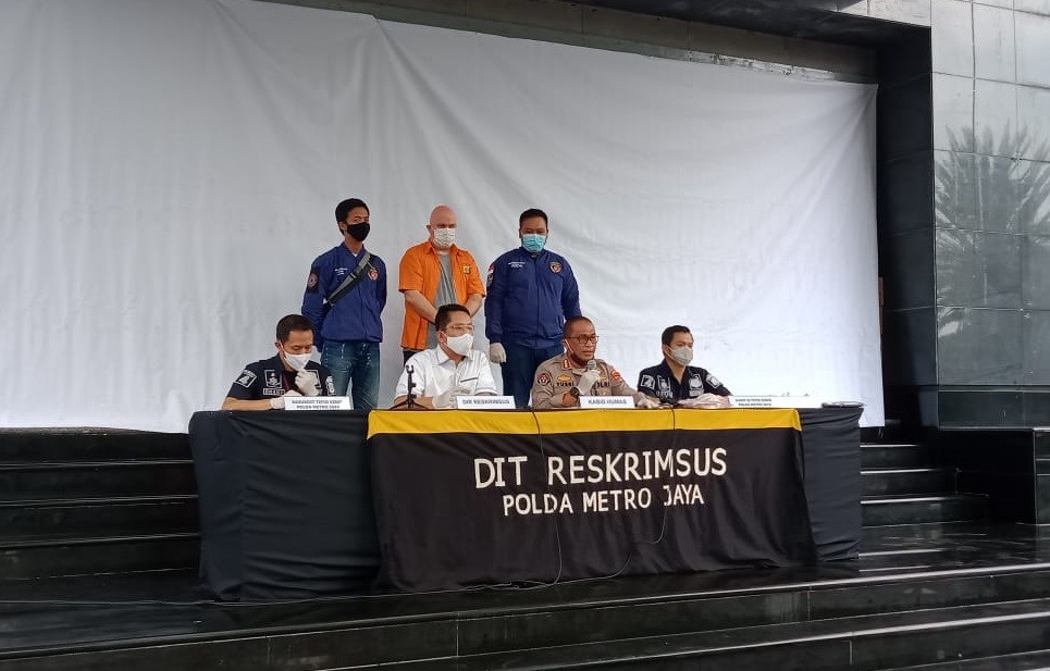 Polisi: Rumah Pedofil Buronan FBI Setiap Hari Didatangi Perempuan di Bawah Umur