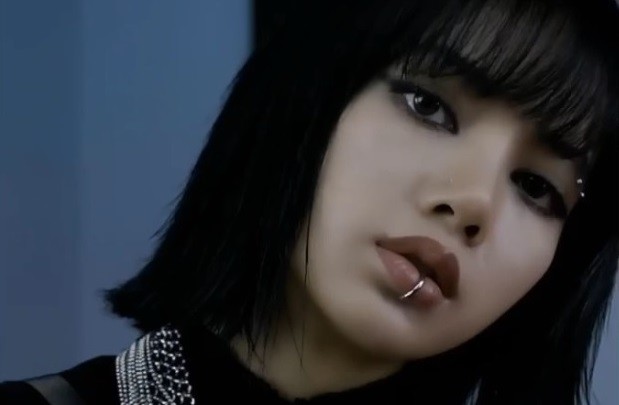 BLACKPINK Rilis Video Teaser Baru, Lisa Tampak Boyish dengan Rambut Pendek