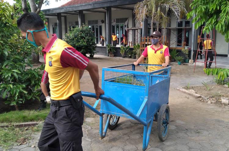 Jelang Hari Bhayangkara, Polres Kulonprogo Bersihkan Tempat Ibadah
