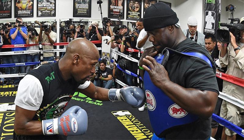 Pelatih Mayweather Tak Mau Tangani McGregor walau Dibayar Rp21 Miliar