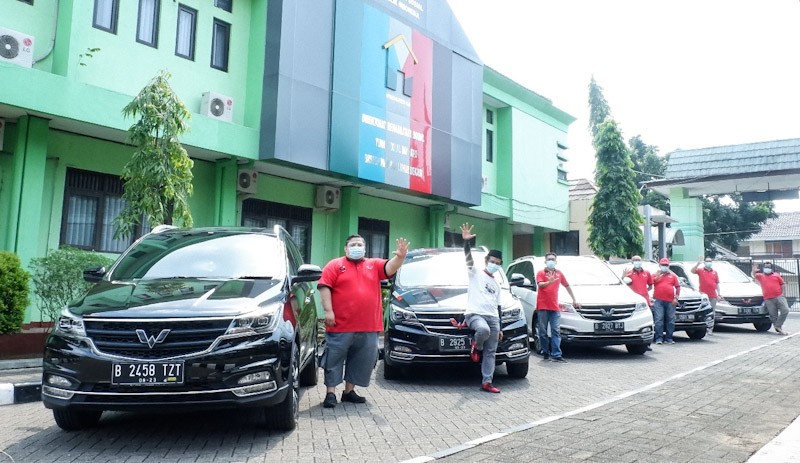 Perangi Covid-19 di New Normal, Komunitas Mobil Cortez Sebar 1.000 Masker