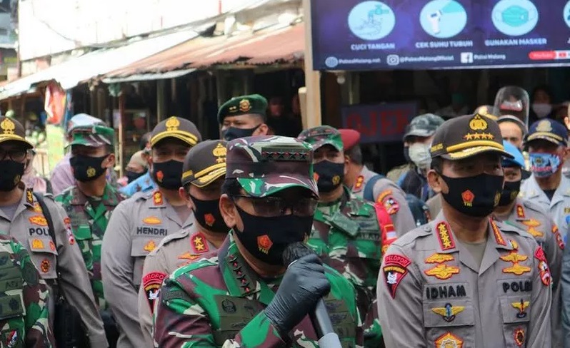 Tinjau Kesiapan New Normal, Panglima TNI-Kapolri Blusukan ke Pasar Singosari Malang