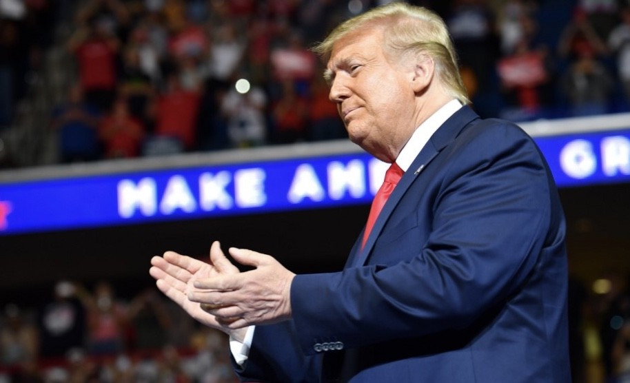 6 Anggota Tim Kampanye Positif Virus Corona, Trump: Saya Sehat