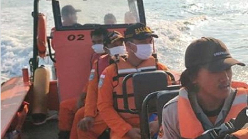Pencarian 7 Korban Kapal Tenggelam di Selat Sunda Dilanjutkan Minggu Pagi