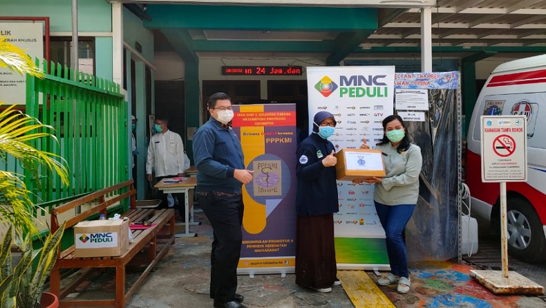 MNC Peduli dan PPPKMI Berikan Masker Kain kepada Puskesmas Pademangan
