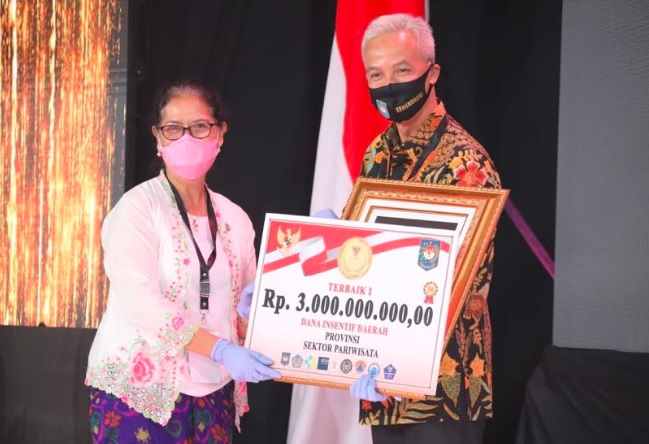 Sabet 2 Penghargaan Tatanan Normal Baru, Ganjar Pranowo: Masih Banyak PR Jateng