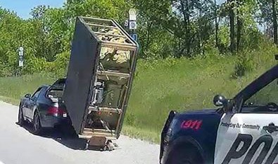 Porsche 968 Ditilang Polisi Gara-Gara Angkut Bak Air Panas