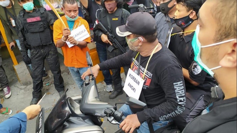 Rekonstruksi Pembunuhan di Cengkareng, Kelompok John Kei Bacok Korban Secara Brutal