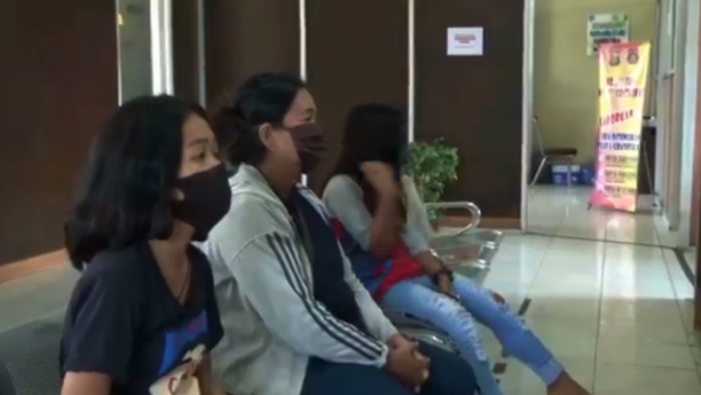 Viral, Siswi SMP Dikeroyok dan Dipukuli 3 Orang di Museum Palembang
