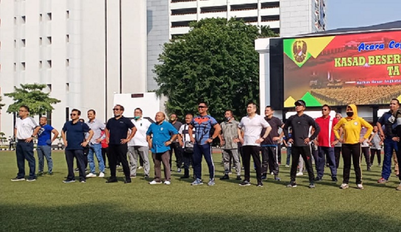 KSAD Jenderal Andika Perkasa dan Hary Tanoe Olahraga Bersama di Mabes AD