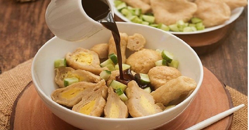 Cara Praktis Membuat Pempek Kapal Selam Isi Telur