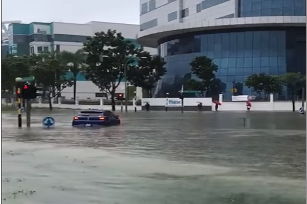 Diguyur Hujan Deras sejak Pagi Singapura Dilanda Banjir Bandang