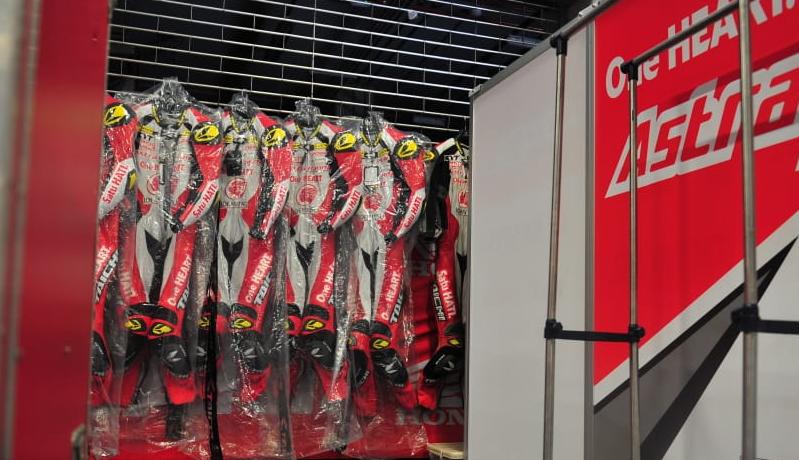 Ini Cara Pembalap Honda Racing Team Rawat Baju Balap