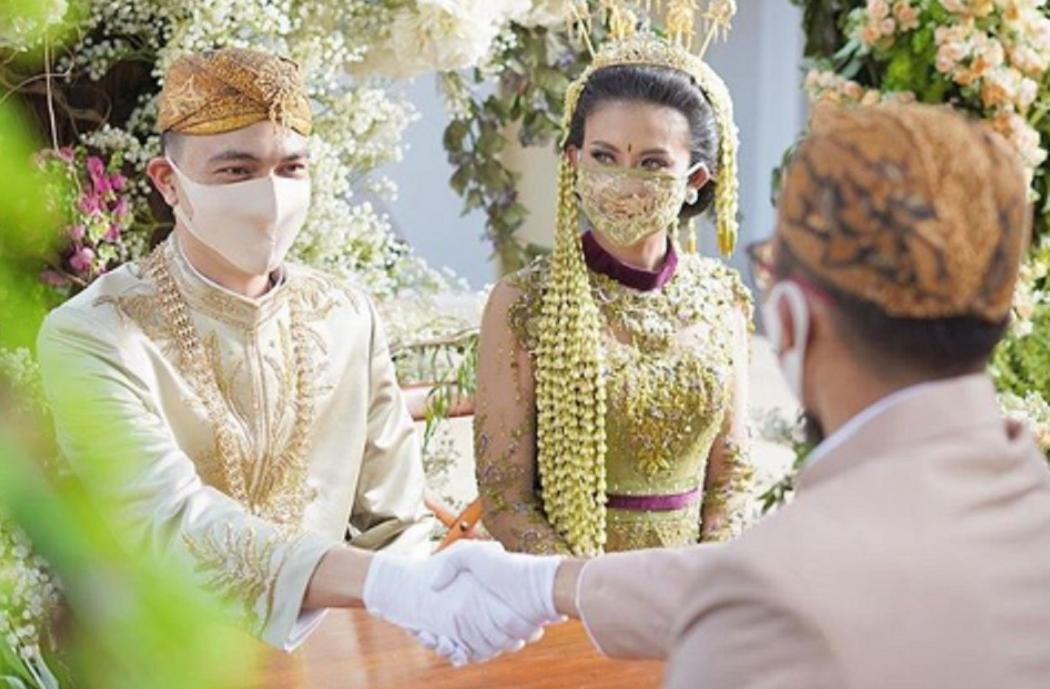 Mau Nikah di Tengah Pandemi Covid-19? Ini Tips Pilih Kebaya ala Desainer Ferry Sunarto
