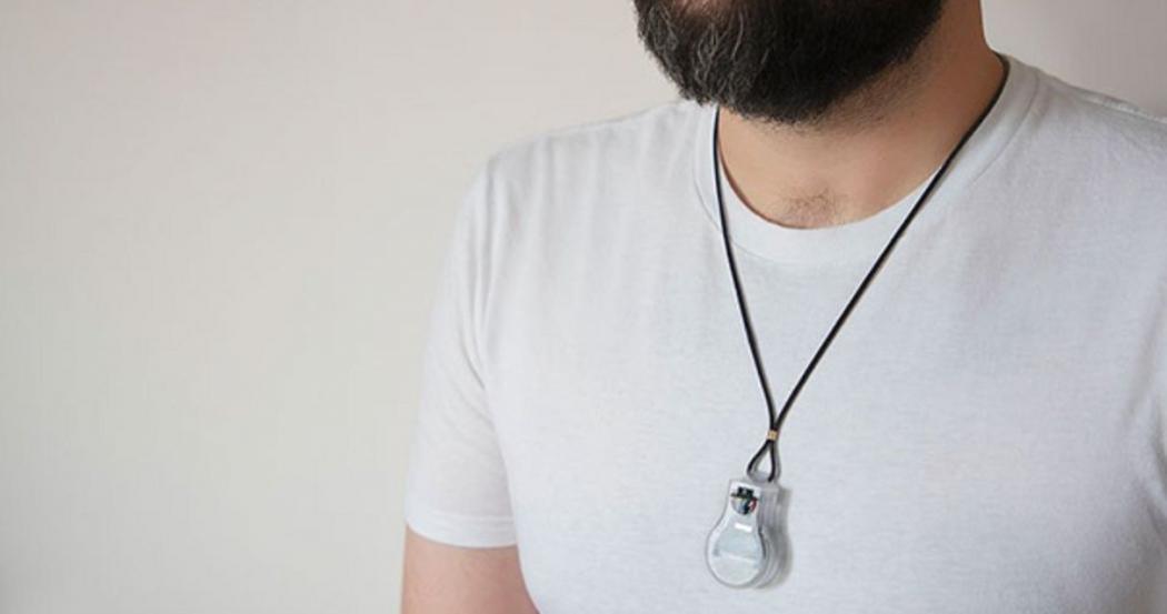 NASA Kembangkan Kalung yang Bisa Cegah Tangan Menyentuh Wajah