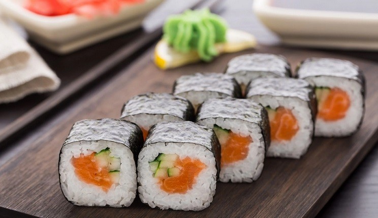 Wanita Ini Ungkap Kesalahan saat Makan Sushi dengan Kecap Asin