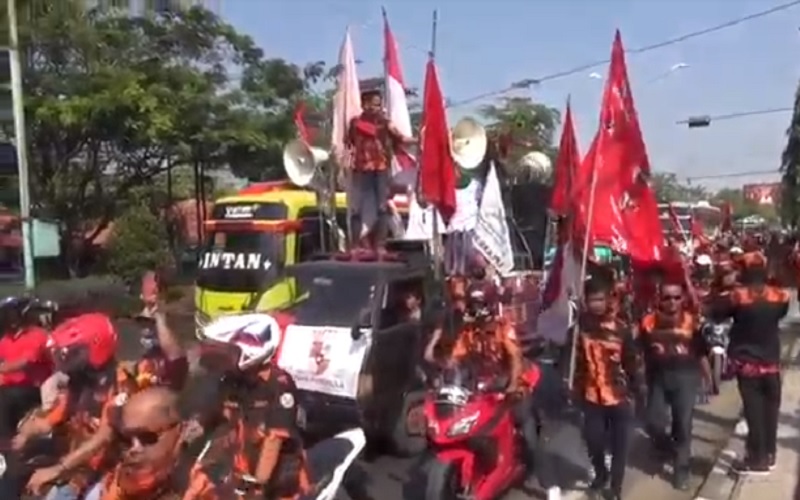 Demo RUU HIP di Brebes Tutup Separuh Jalur Pantura, Kendaraan Besar Dialihkan