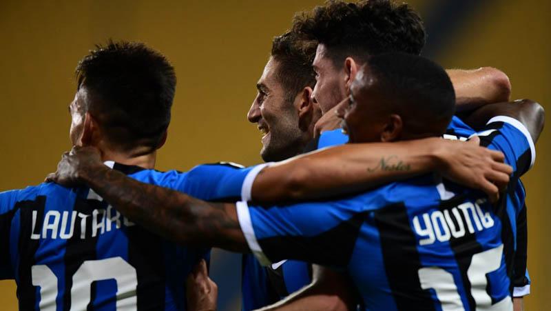 Diwarnai 2 Kartu Merah, Inter Milan Taklukkan Parma