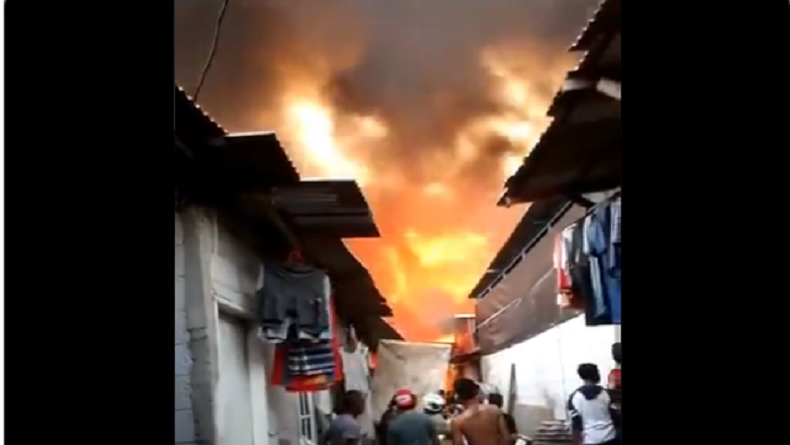 Kebakaran di Pasar Dangdut Cengkareng, 21 Damkar Dikerahkan