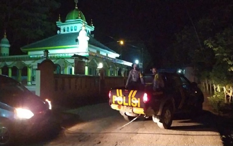 Jadi Perhatian karena Parkir di Depan Masjid Tengah Malam, Mobil Ini Ternyata Mogok