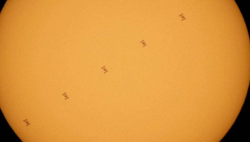 Stasiun Luar Angkasa Transit di Depan Matahari, Begini Penampakannya