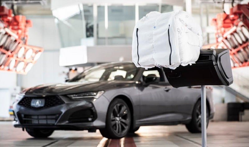 Mobil Ini Dilengkapi Airbag Canggih Pertama di Dunia Cegah Cedera Otak