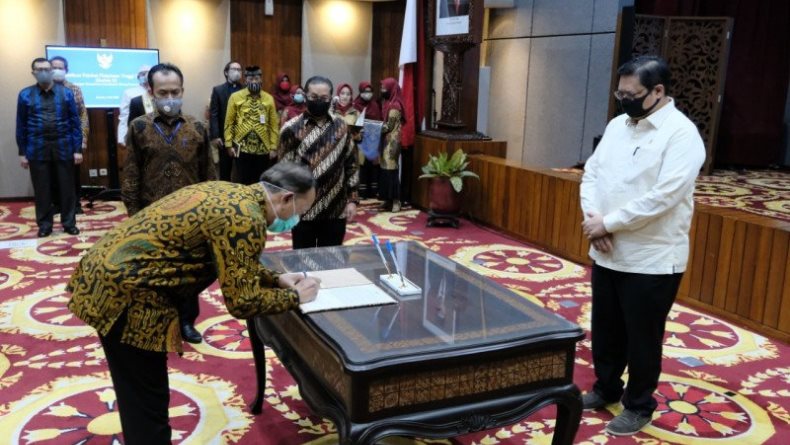 Lantik 28 Pejabat Eselon II, Airlangga Minta Anak Buah Peka Krisis