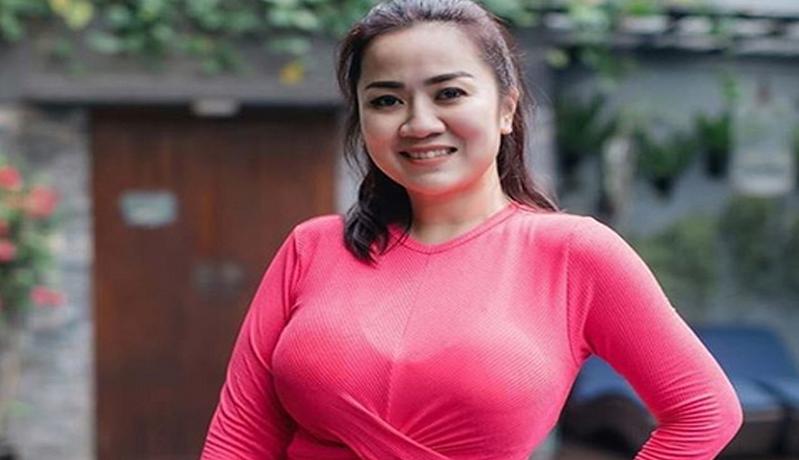 Tante Ernie Judojono Bakar Kalori dengan Pound Fit, Olahraga Mirip Gerakan Menabuh Drum