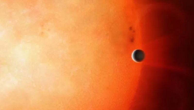 Inti Planet yang Terbuka Terlihat Mengorbit Bintang 