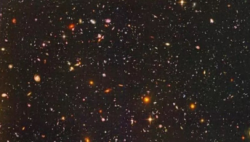 Teleskop Hubble Temukan 10.000 Galaksi Selama Pemantauan 12 Hari 