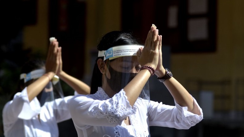 Umat Hindu di Badung Rayakan Hari Saraswati dengan Protokol Kesehatan Ketat