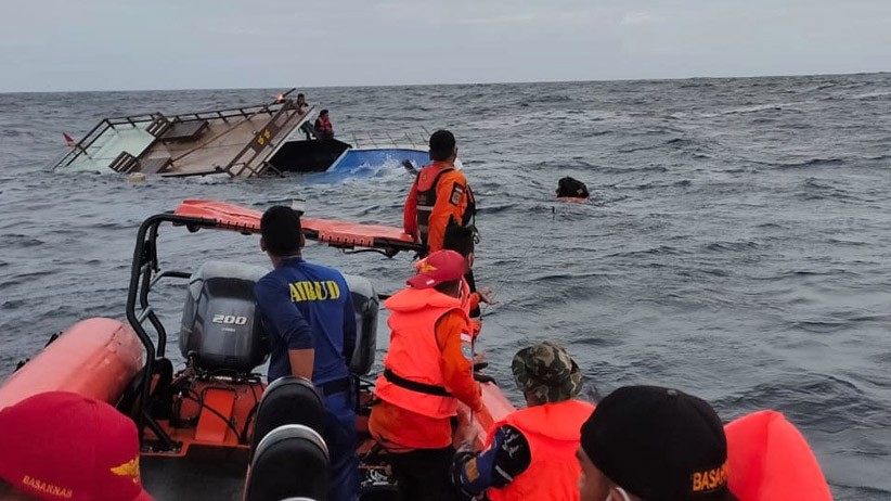 Lambung Bocor, KRI Teluk Jakarta Tenggelam di Pulau Kangean Jatim