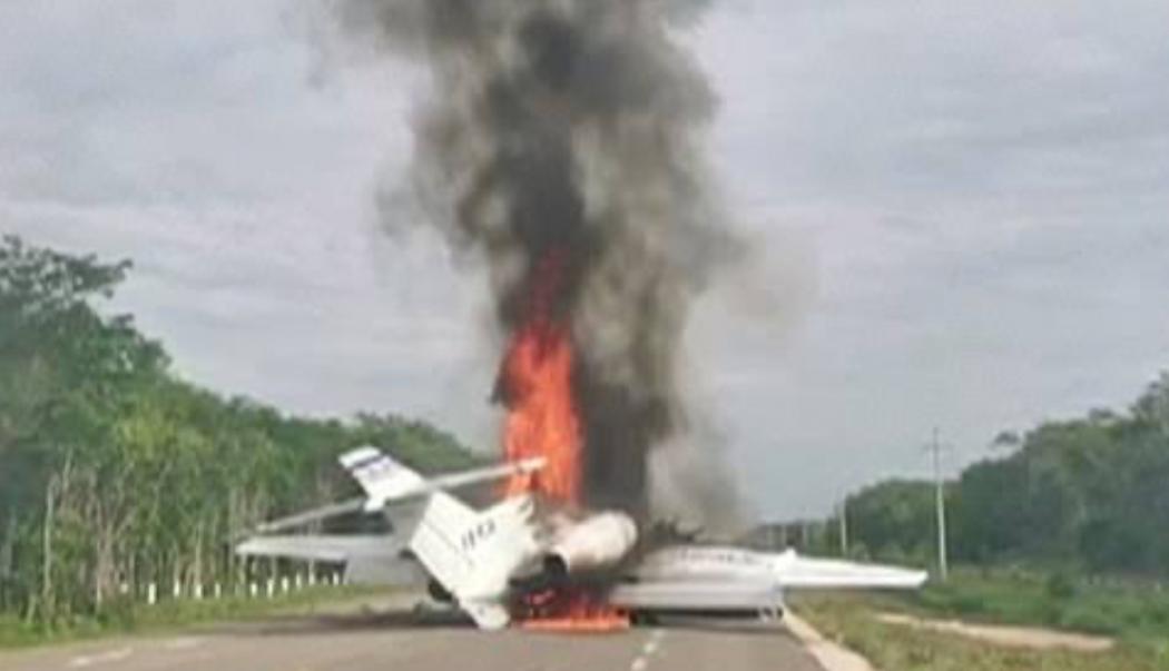 Pesawat Ditemukan Terbakar di Jalanan Meksiko, Angkut Narkoba Senilai Rp71 Miliar