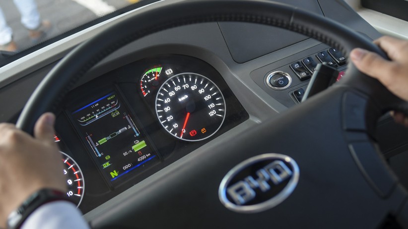 Tolak  Penumpang Tak Pakai Masker, Sopir Bus Dihajar hingga Mati Otak