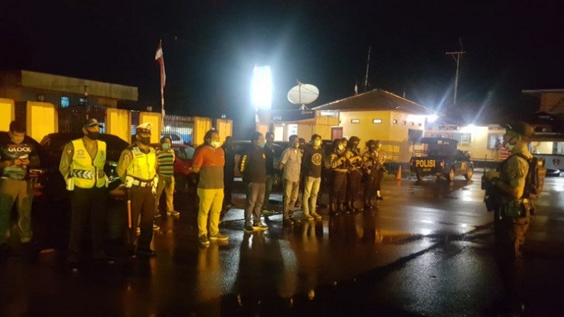 New Normal di Mimika, Polisi Gencarkan Patroli Malam Dikawal Brimob
