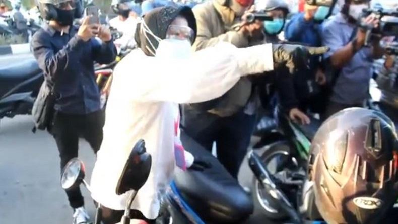 Risma Jadi Menteri Sosial, Warga Surabaya: Kami Pasti Kangen Marah-Marahnya 