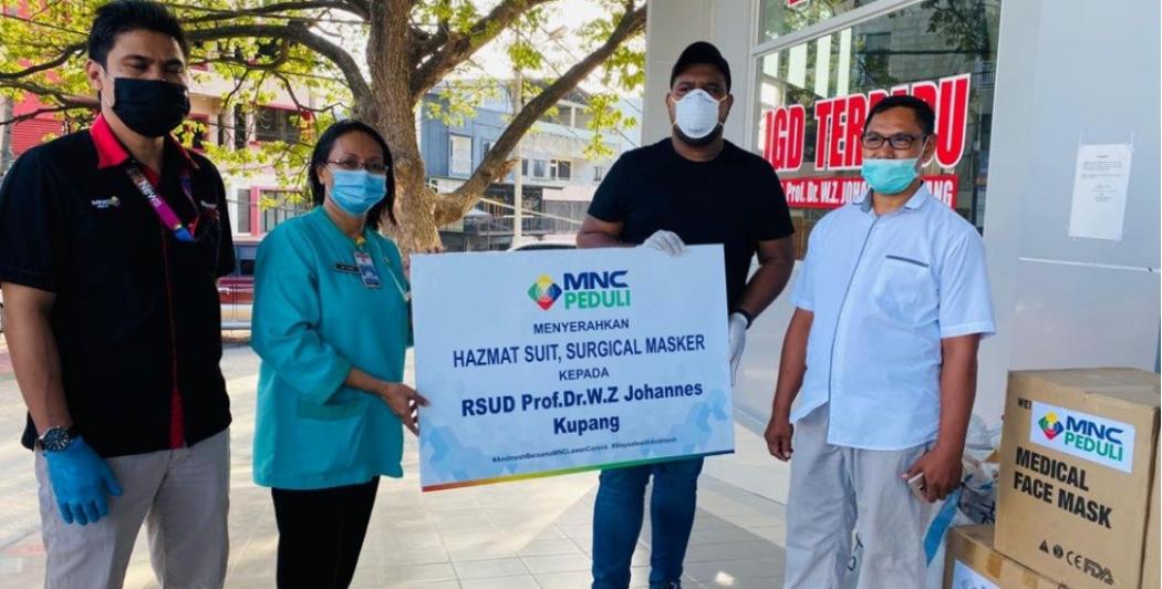 Andmesh Kamaleng Beri Hasil Donasi ke Rumah Sakit di Kupang