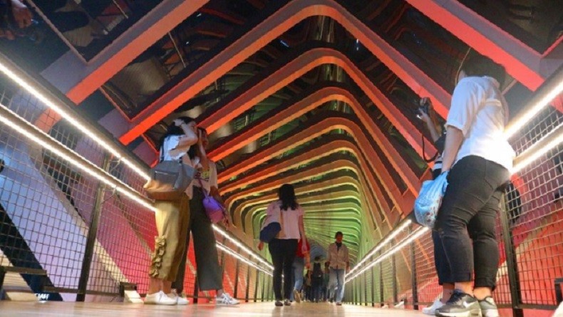 Periksa Rekaman CCTV, Polisi Lacak Perusak JPO GBK