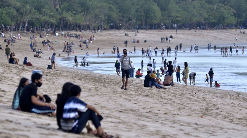 Pariwisata Bali Dibuka, Pantai Kuta Mulai Dikunjungi Warga