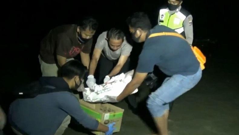 Mayat Bayi Ditemukan di Pinggir Pantai Tuban, Tali Pusar masih Menempel di Perut