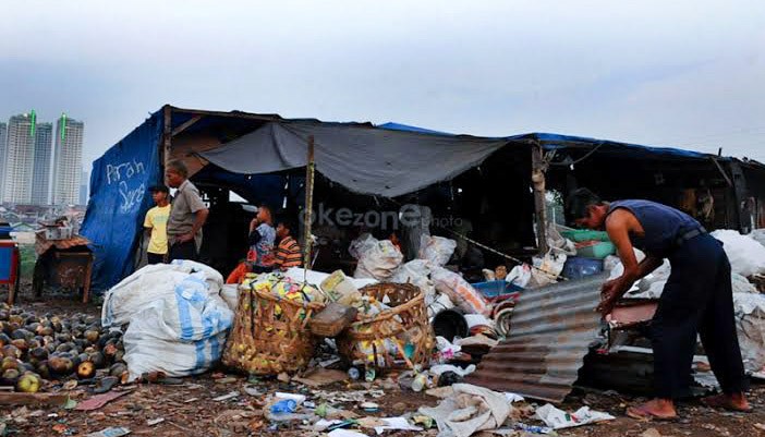 Menkeu Ungkap 70 Persen Pendapatan Masyarakat Kecil Turun