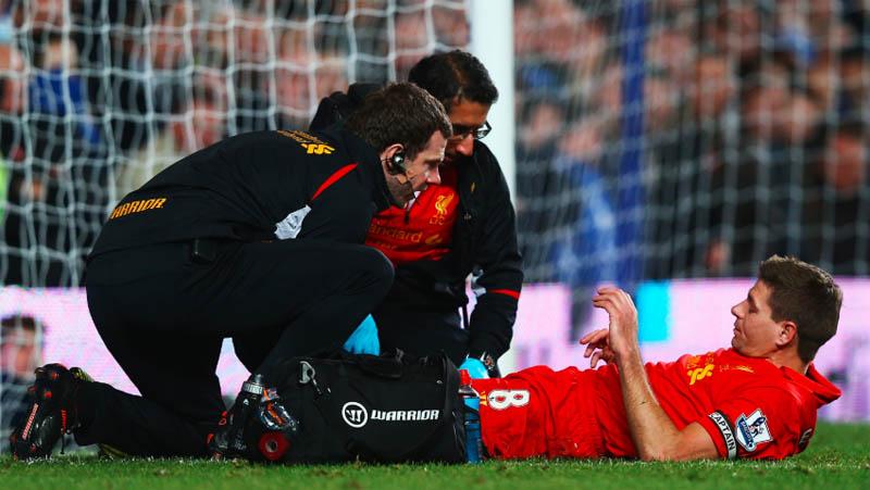 Ngeri, Steven Gerrard Nyaris 'Kehilangan' Alat Vitalnya karena Tekel Horor