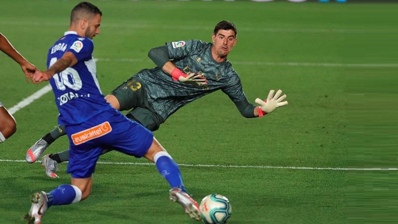 Courtois Tak Kebobolan Lagi, Zidane: Dia Pemain Penting Real Madrid