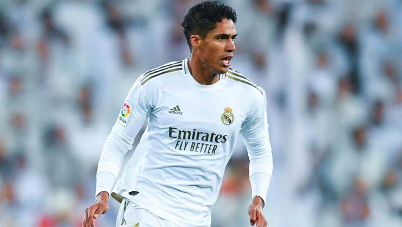 Manchester United dan PSG Berebut Tanda Tangan Raphael Varane