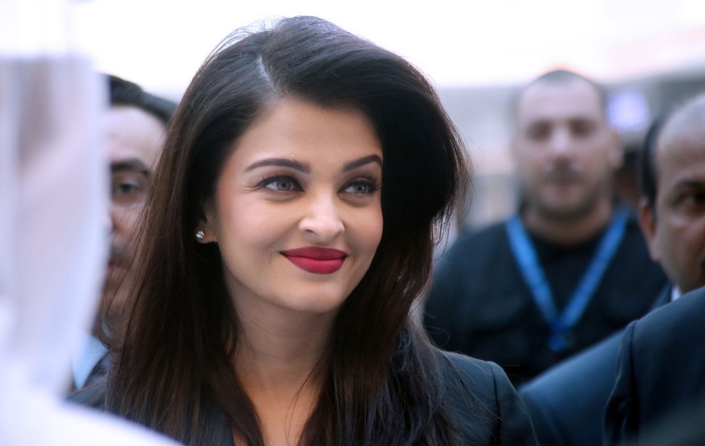 Bintang Cantik Bollywood Aishwarya Rai Positif Covid-19