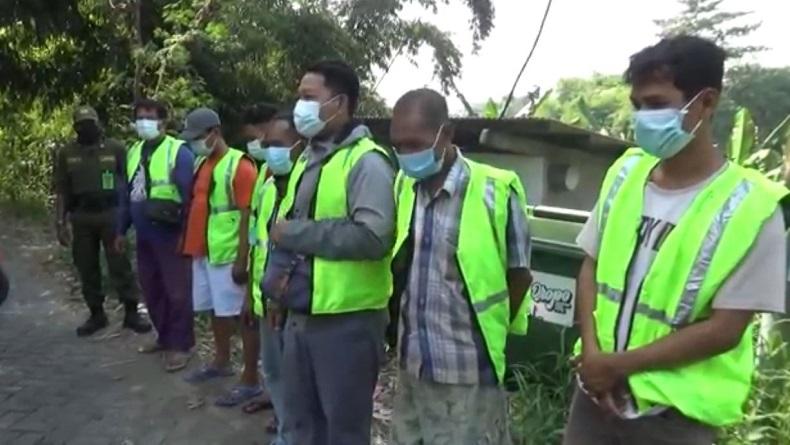 Tak Pakai Masker di Gresik, Siap-Siap Bersihkan Sampah atau Bayar Denda