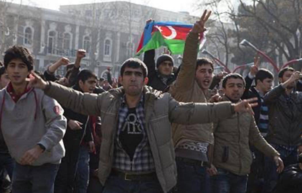 Demonstrasi Ribuan Warga Azerbaijan Mendesak Perang dengan Armenia Rusuh