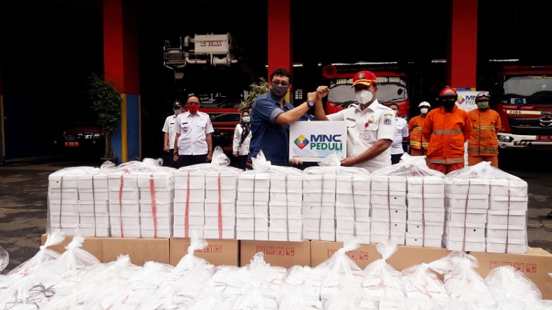 MNC Peduli Salurkan Bantuan Makanan untuk Petugas Pemadam Kebakaran