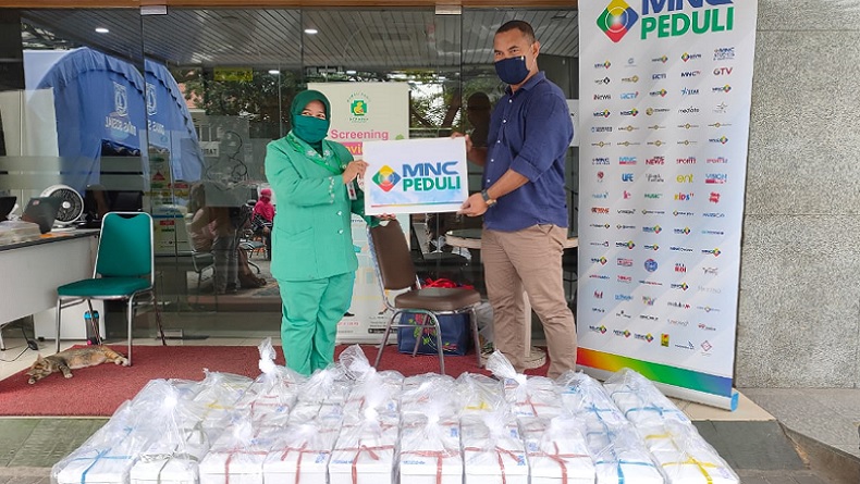 MNC Peduli Salurkan Makan Siang kepada RS Hermina Podomoro